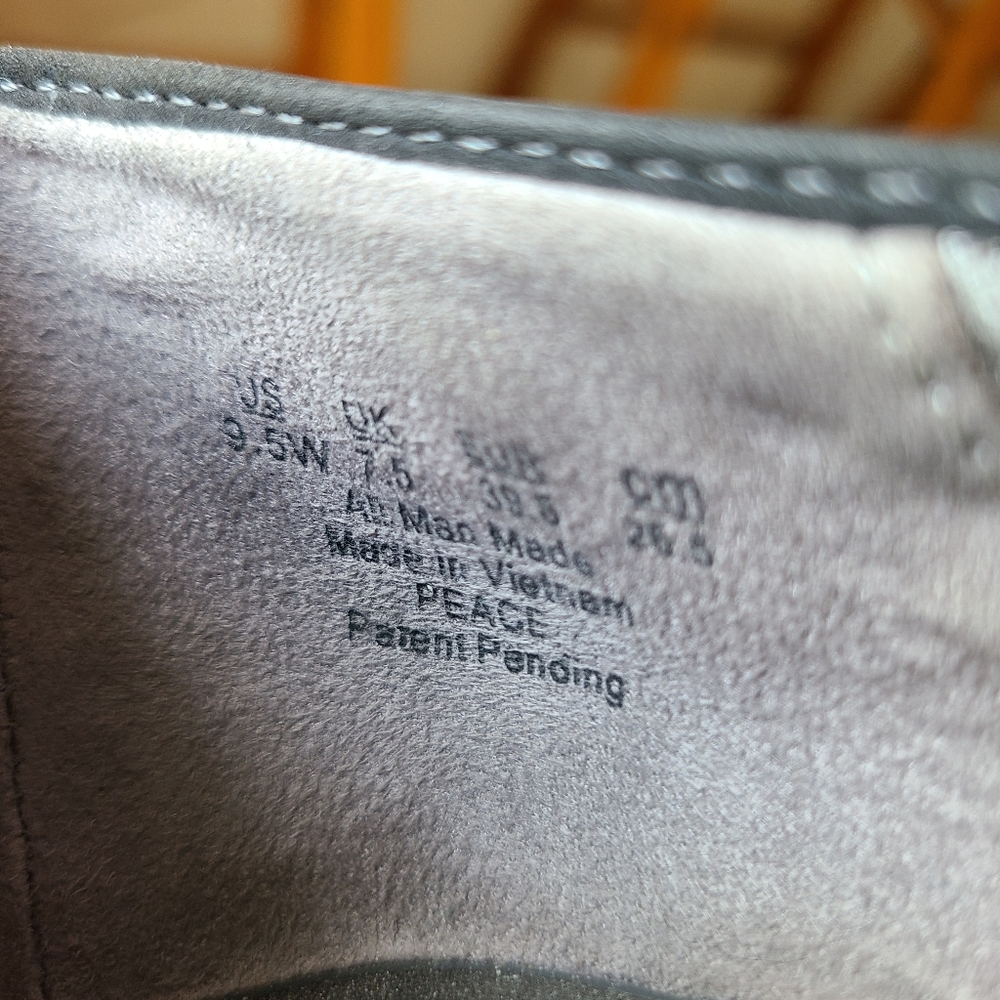 Lifestyle heels, dark Grey w patent leather accents, all man made, sz 9.5W - Picture 11 of 11